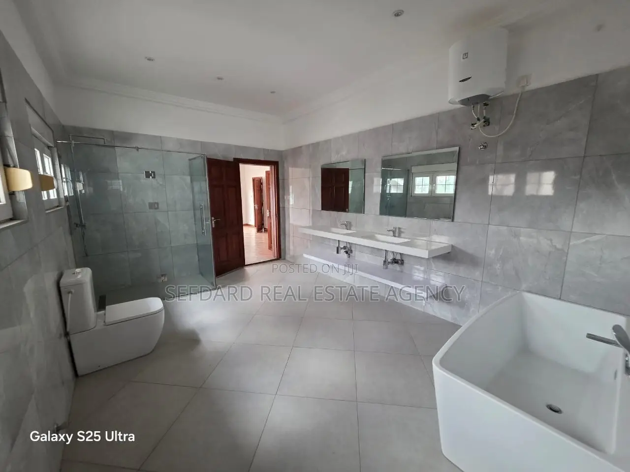 5bdrm House in East Legon for rent