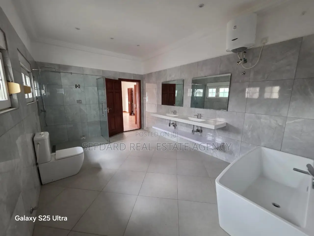 5bdrm House in East Legon for rent