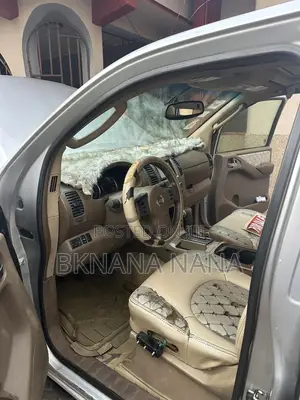 Nissan Pathfinder LE 2005 White