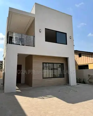 4bdrm Townhouse/Terrace in Spintex, Baatsona Total for sale