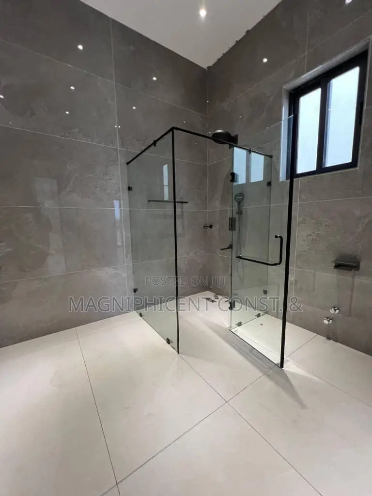 5bdrm Mansion in Magnificent Estate, Cantonments for sale