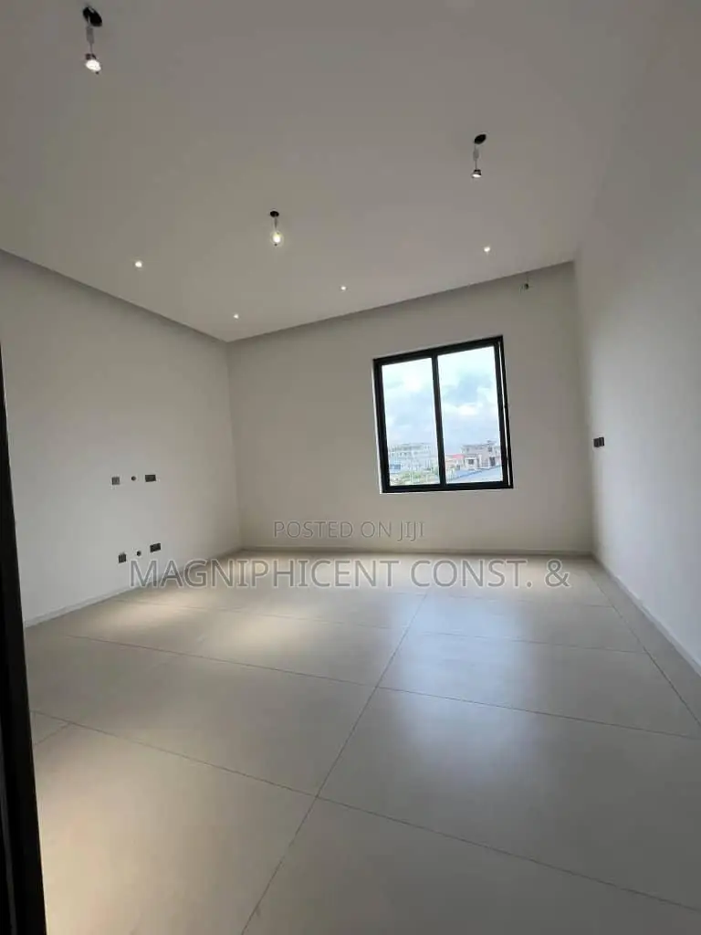 5bdrm Mansion in Magnificent Estate, Cantonments for sale