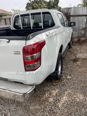 Mitsubishi L200 Club Cab 2.4 181hp 4WD 2016 White