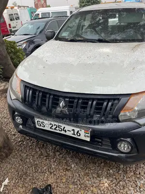 Mitsubishi L200 Club Cab 2.4 181hp 4WD 2016 White