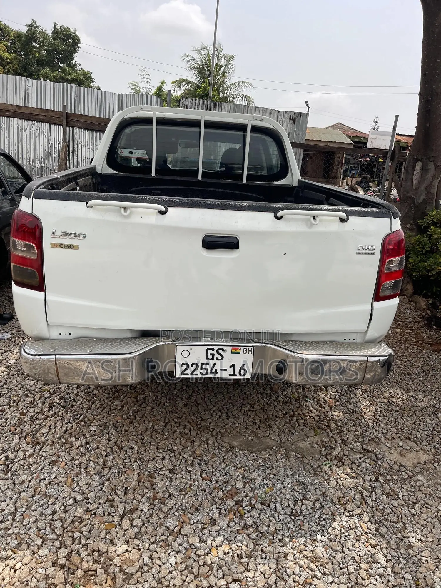 Mitsubishi L200 Club Cab 2.4 181hp 4WD 2016 White