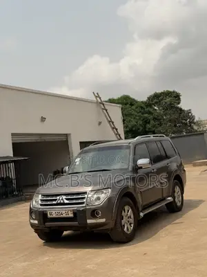 Mitsubishi Pajero 2010 Silver