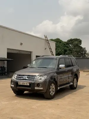Mitsubishi Pajero 2010 Silver