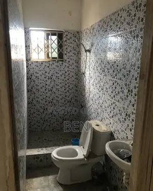 3bdrm House in Abelenkpe Taxi Rank, Methodist Church Area for rent