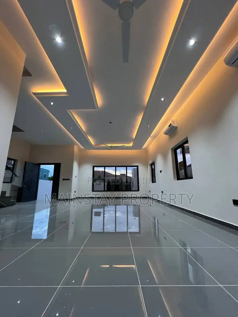 4bdrm House in Lake Side Estate for sale