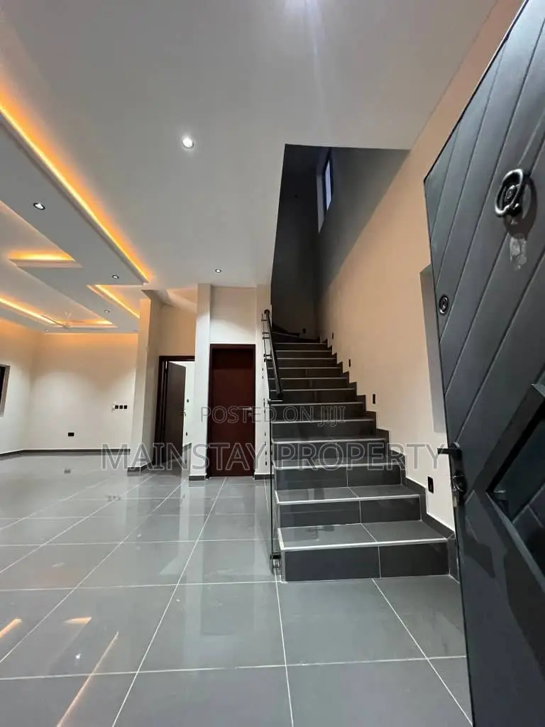 4bdrm House in Lake Side Estate for sale