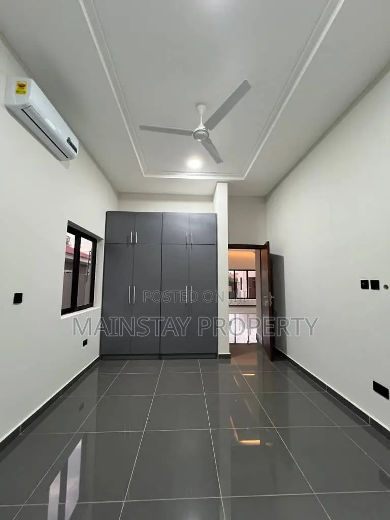 4bdrm House in Lake Side Estate for sale