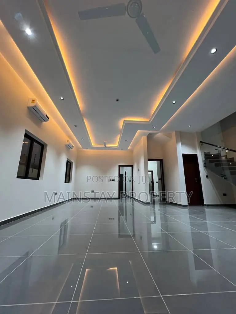 4bdrm House in Lake Side Estate for sale