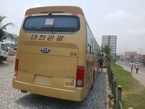 Kia Granbird 2018 Gold