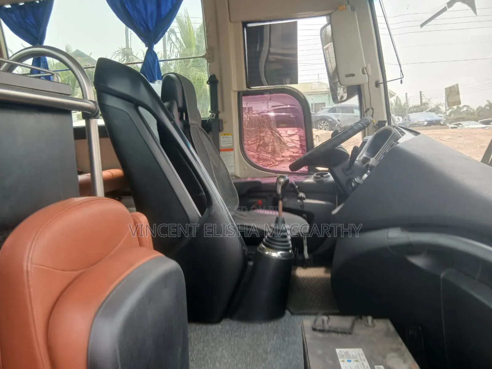 Kia Granbird 2018 Gold