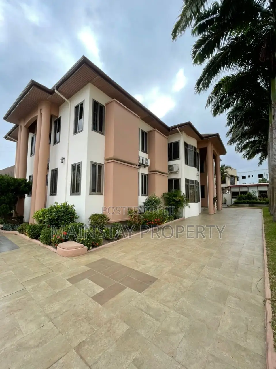 3bdrm Apartment in North Legon for rent