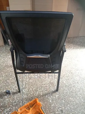 Chair With Horizontal Legs for Office