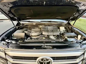 Auto Electrician for Landcuriser Specialist