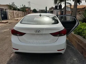 Hyundai Elantra SE Sedan FWD (1.8L 4cyl 6A) 2016 White