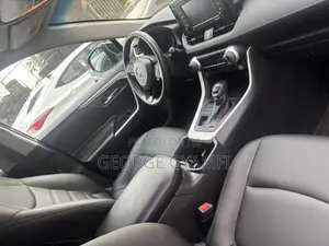 Toyota RAV4 XLE Premium 2022 Black