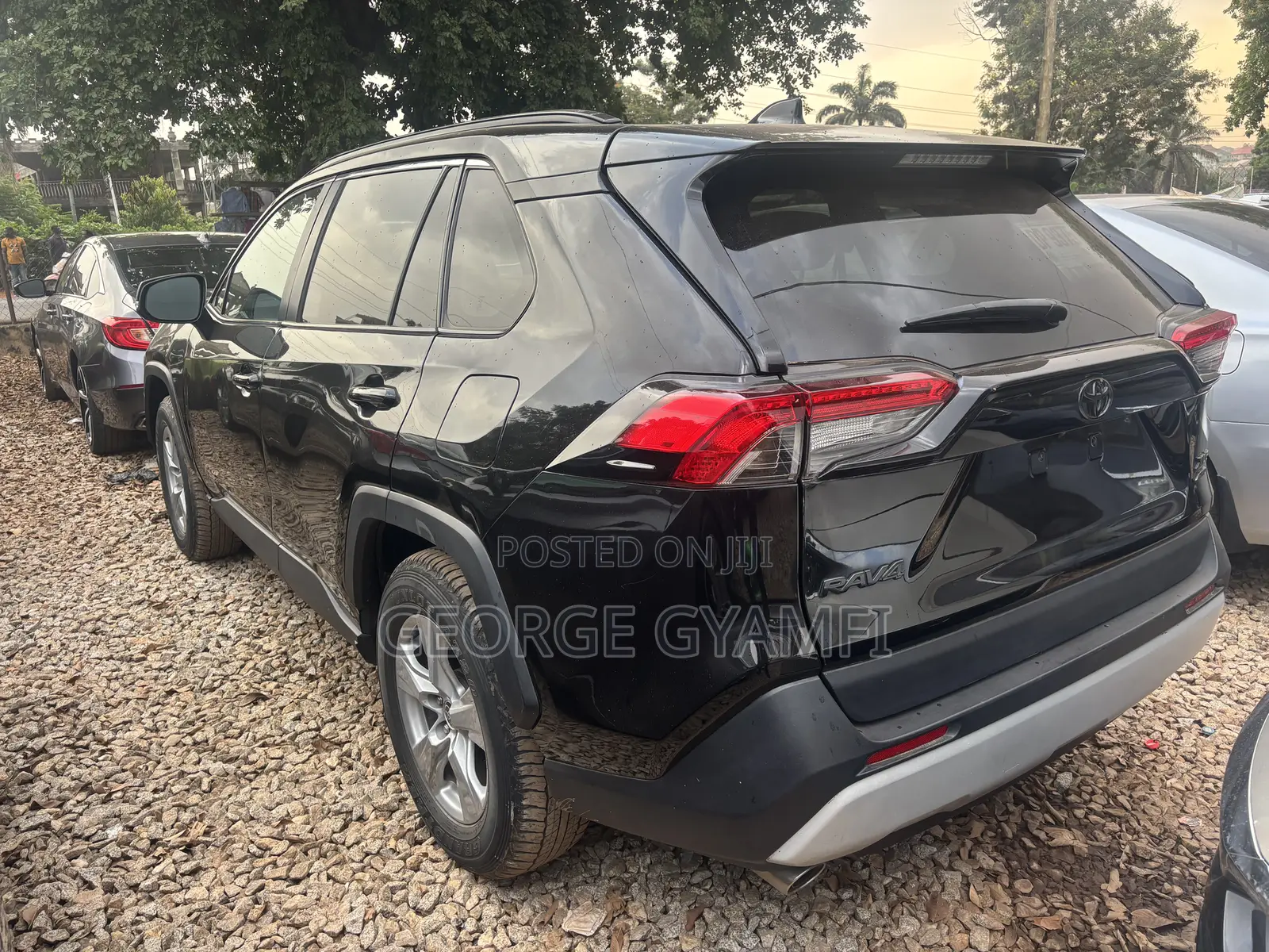 Toyota RAV4 XLE Premium 2022 Black