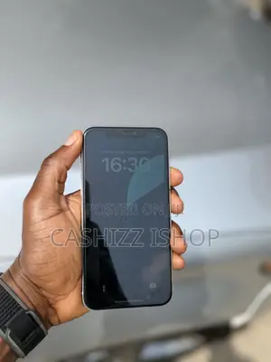 Apple iPhone XR 64 GB White