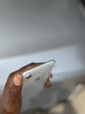 Apple iPhone XR 64 GB White