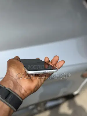 Apple iPhone XR 64 GB White