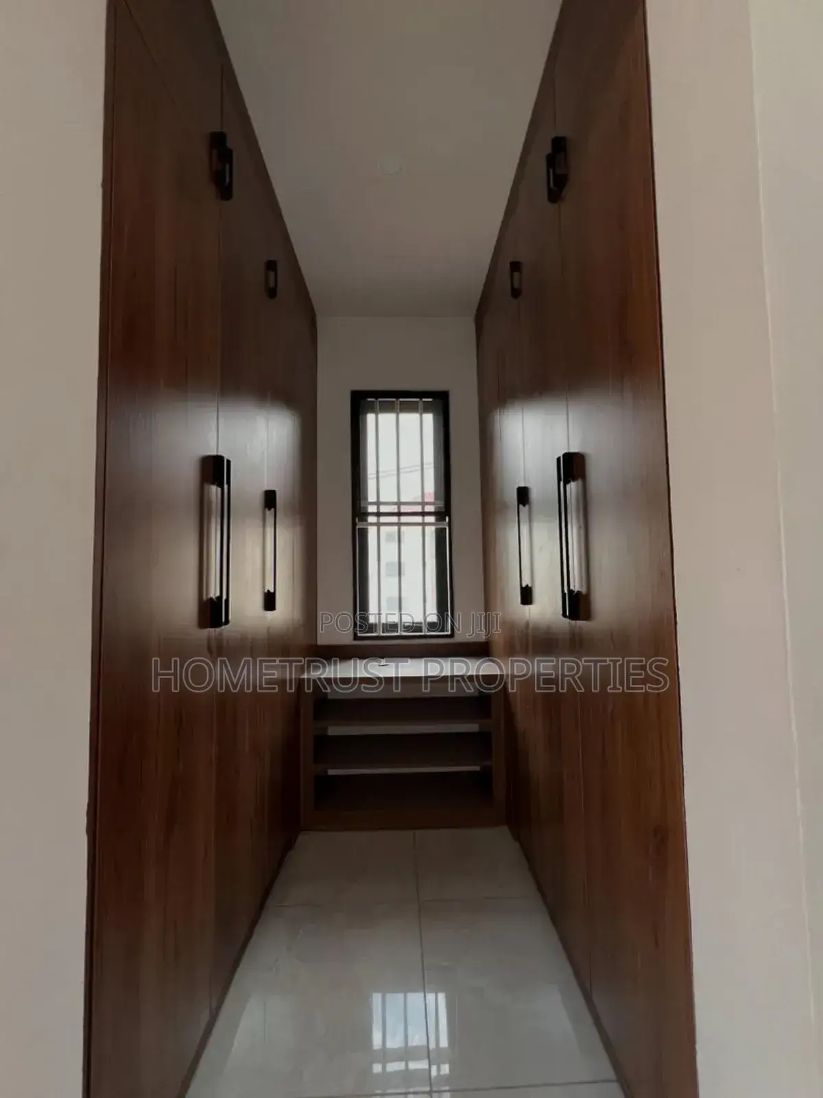 4bdrm Duplex in Hometrust Properties, A&C Mall Area for sale