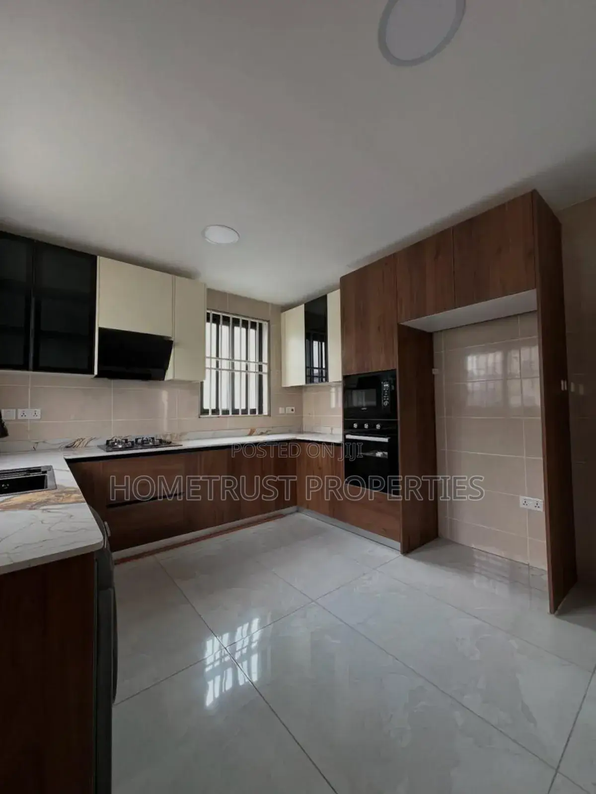 4bdrm Duplex in Hometrust Properties, A&C Mall Area for sale