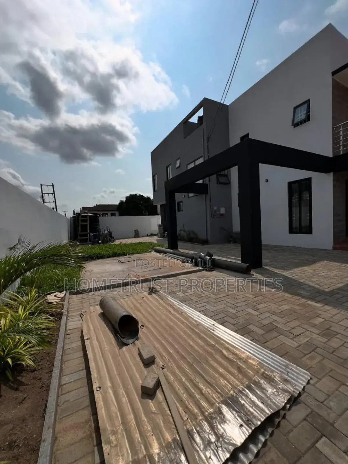 4bdrm Duplex in Hometrust Properties, A&C Mall Area for sale