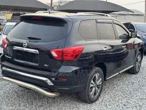 Nissan Pathfinder Platinum 4dr 4x4 (3.5L 6cyl) 2017 Black