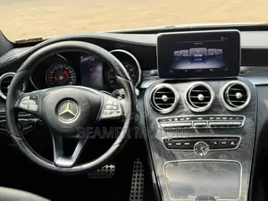 Mercedes-Benz C300 Sport 4Matic Sedan AWD (2.0L 4cyl 7A) 2017 White