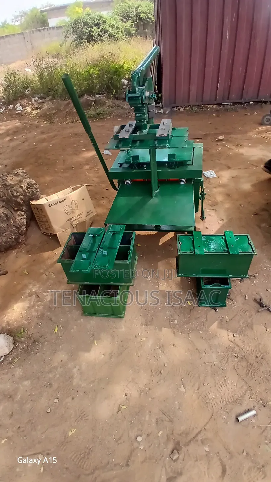Electric Block Mould Machines Which Come With All Accessories Intact