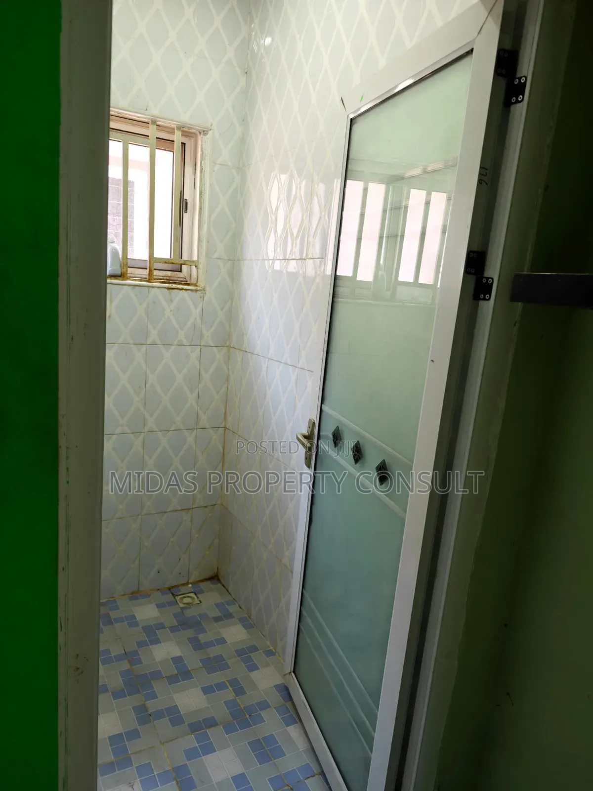 3bdrm House in Adom City Estate, Tema Metropolitan for sale