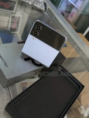New Samsung Galaxy Z Flip4 256 GB