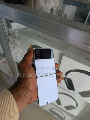 New Samsung Galaxy Z Flip4 256 GB Blue