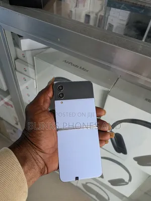 New Samsung Galaxy Z Flip4 256 GB Blue