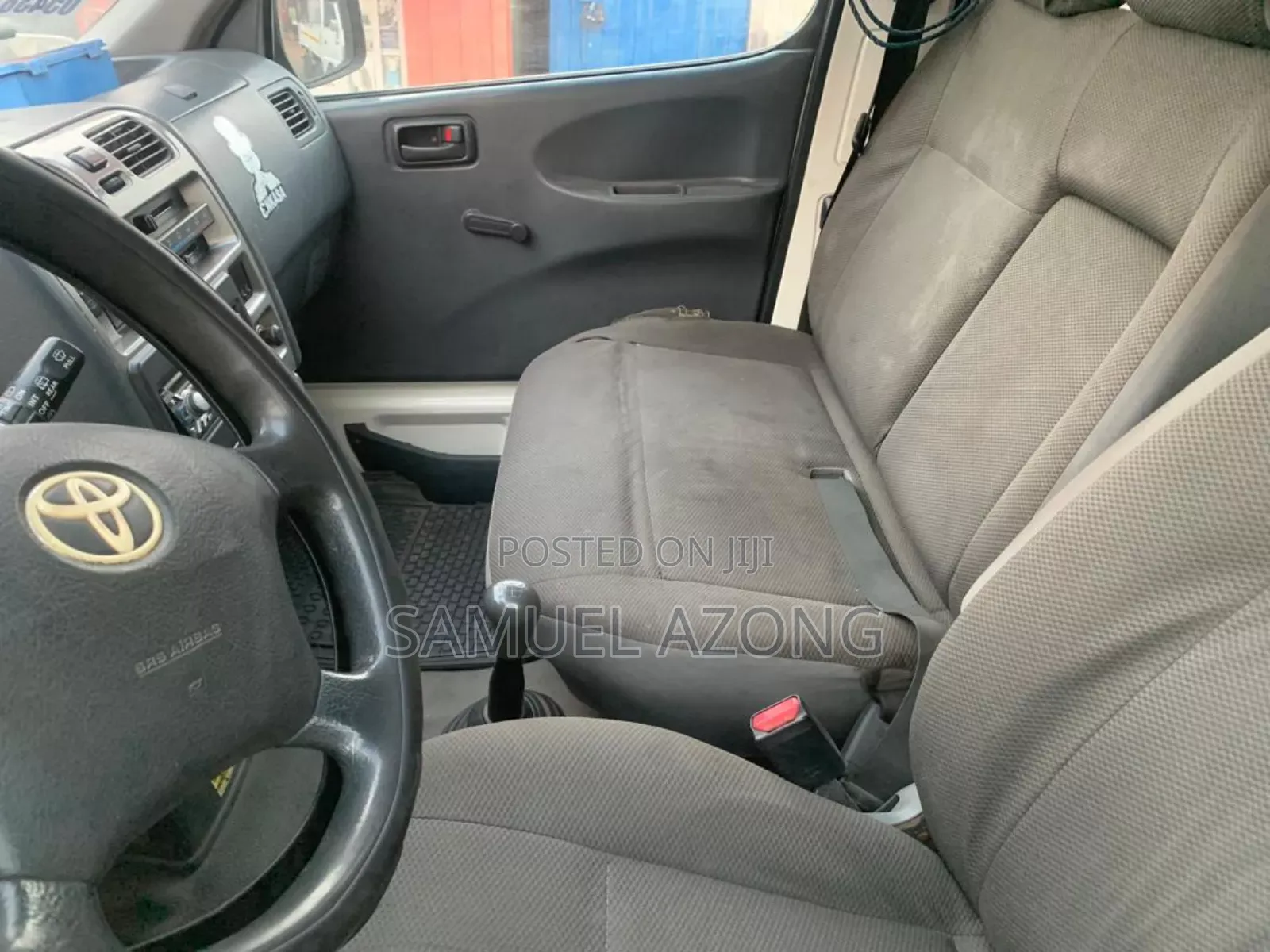 Toyota HiAce 2009 White