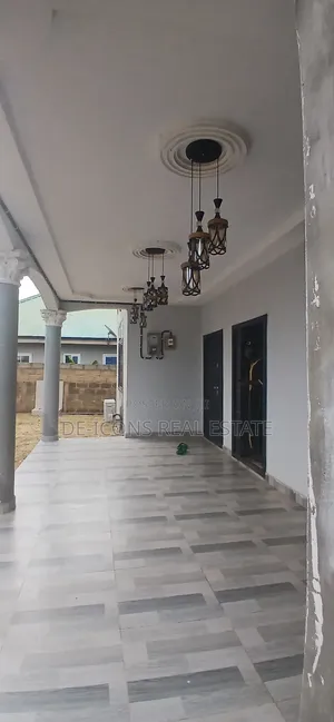 5bdrm Duplex in De-Icons Real Estate, Awutu Senya East Municipal