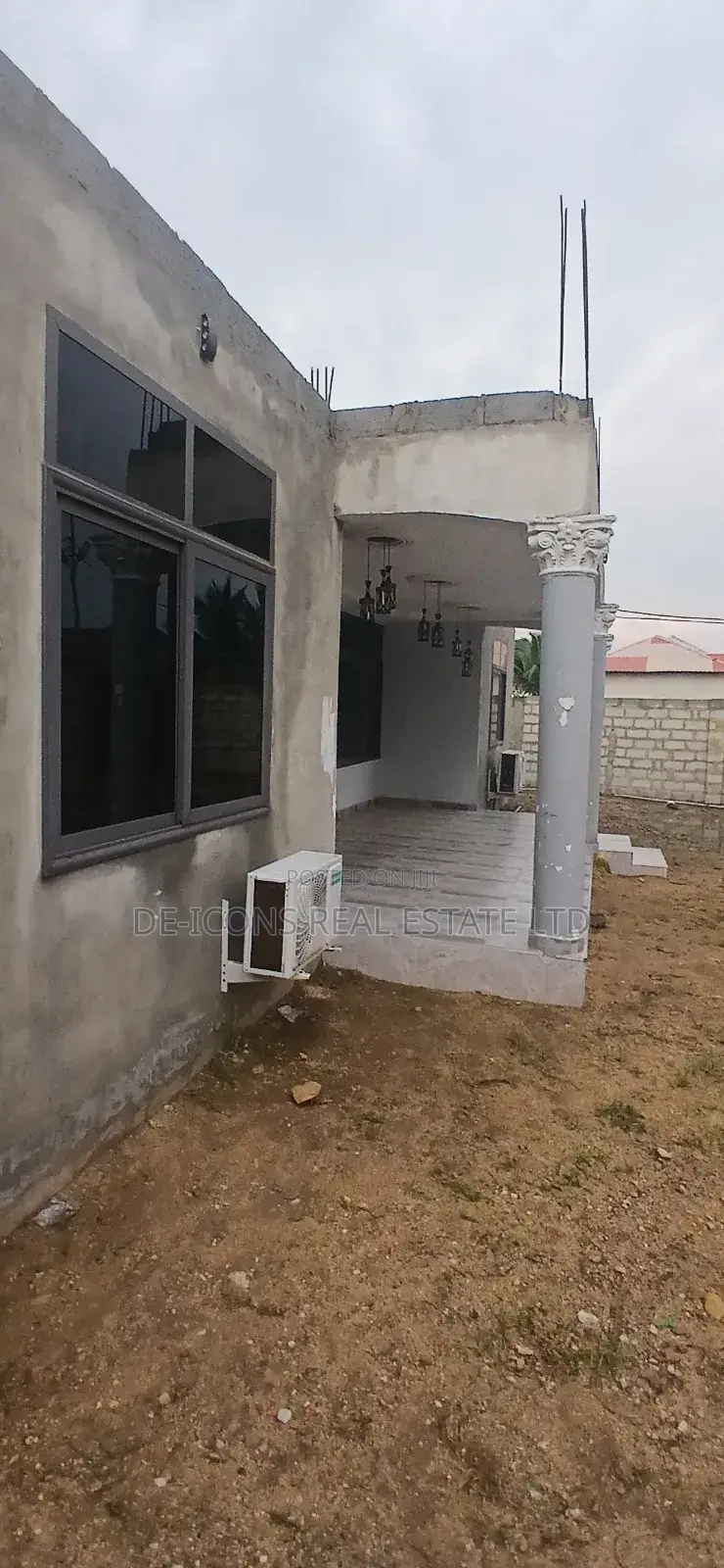 5bdrm Duplex in De-Icons Real Estate, Awutu Senya East Municipal