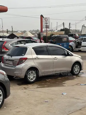 Toyota Vitz 1.3 FWD 5dr 2012 Gray