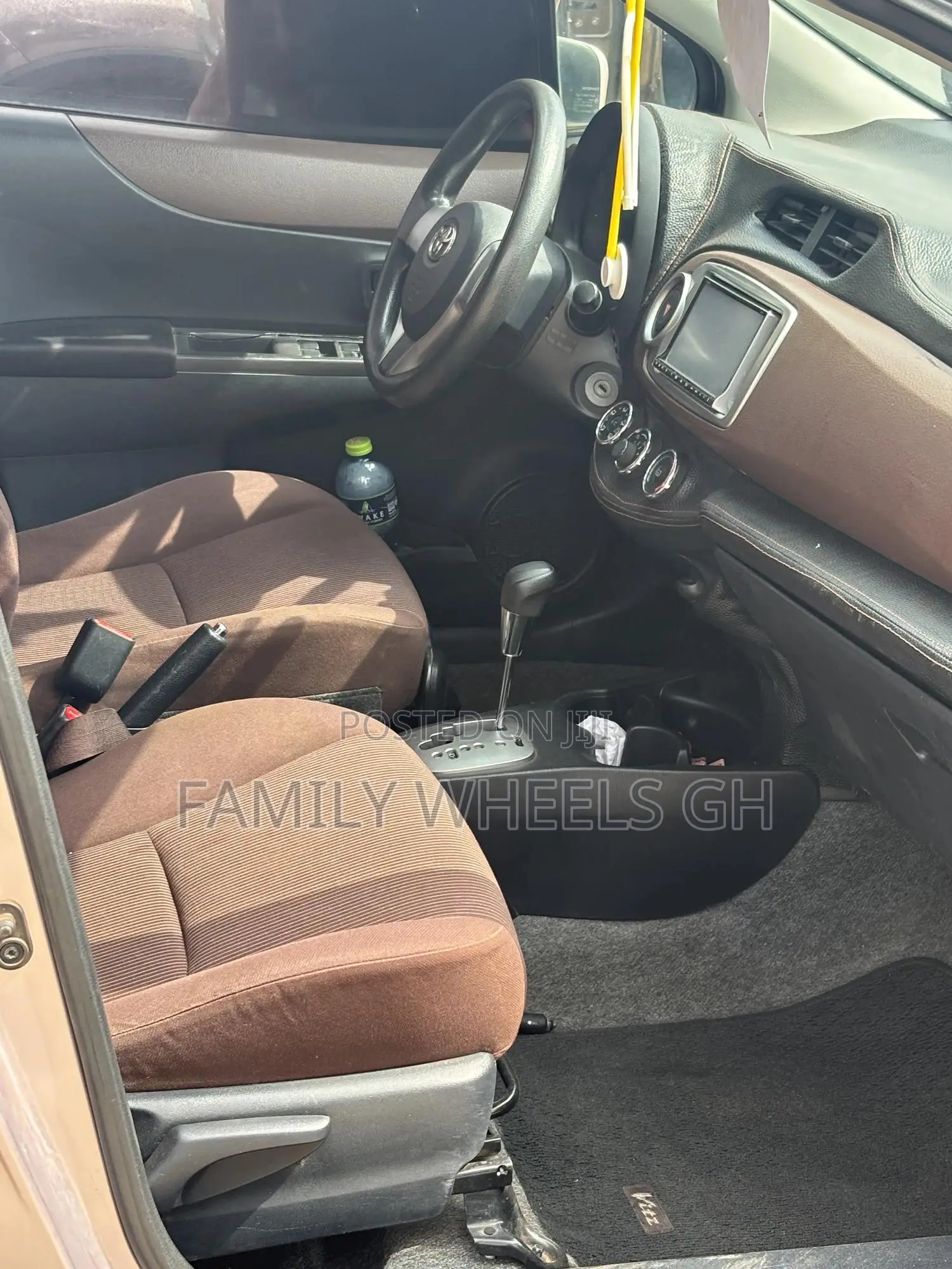 Toyota Vitz 1.3 FWD 5dr 2012 Gray