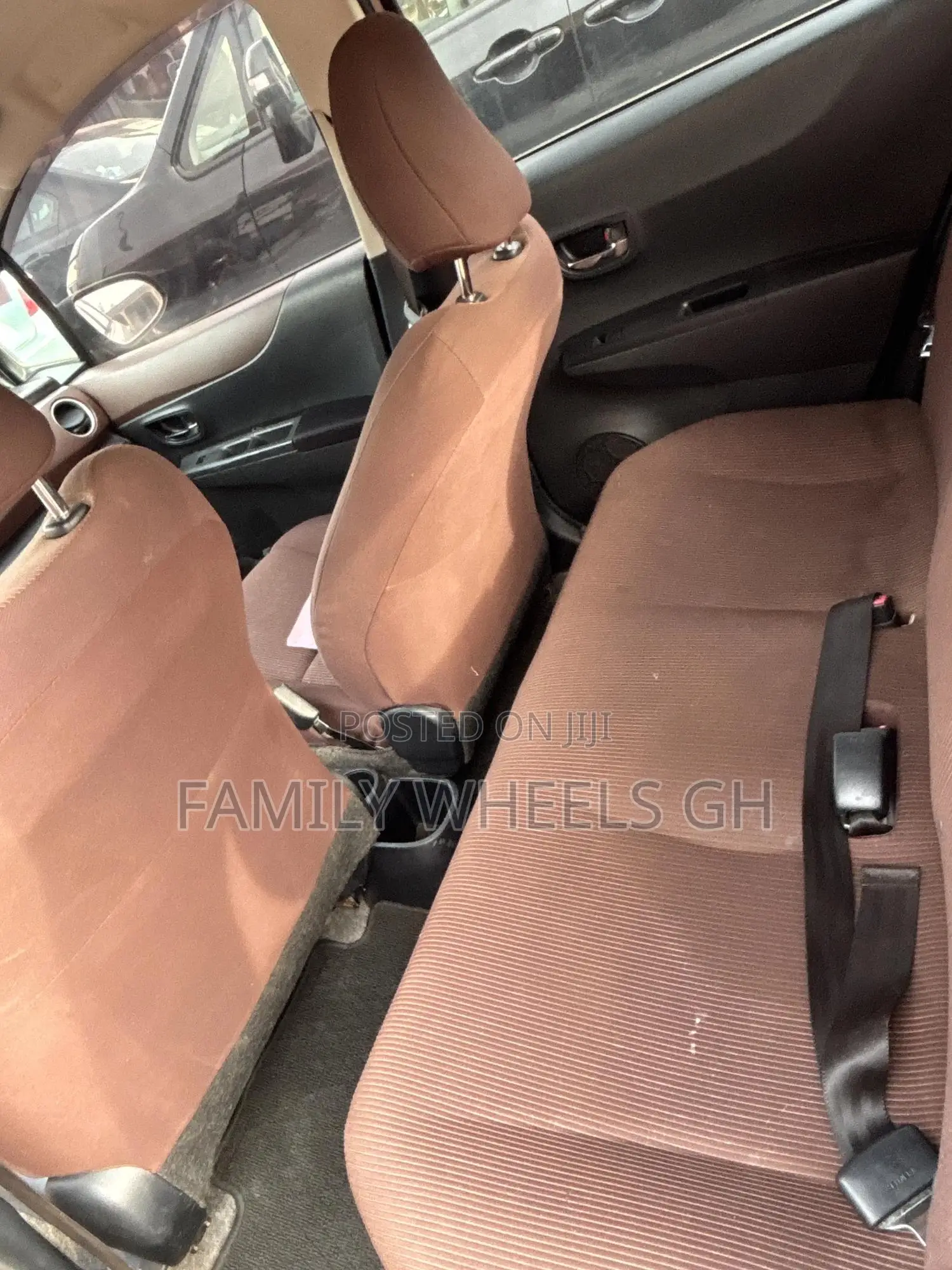 Toyota Vitz 1.3 FWD 5dr 2012 Gray