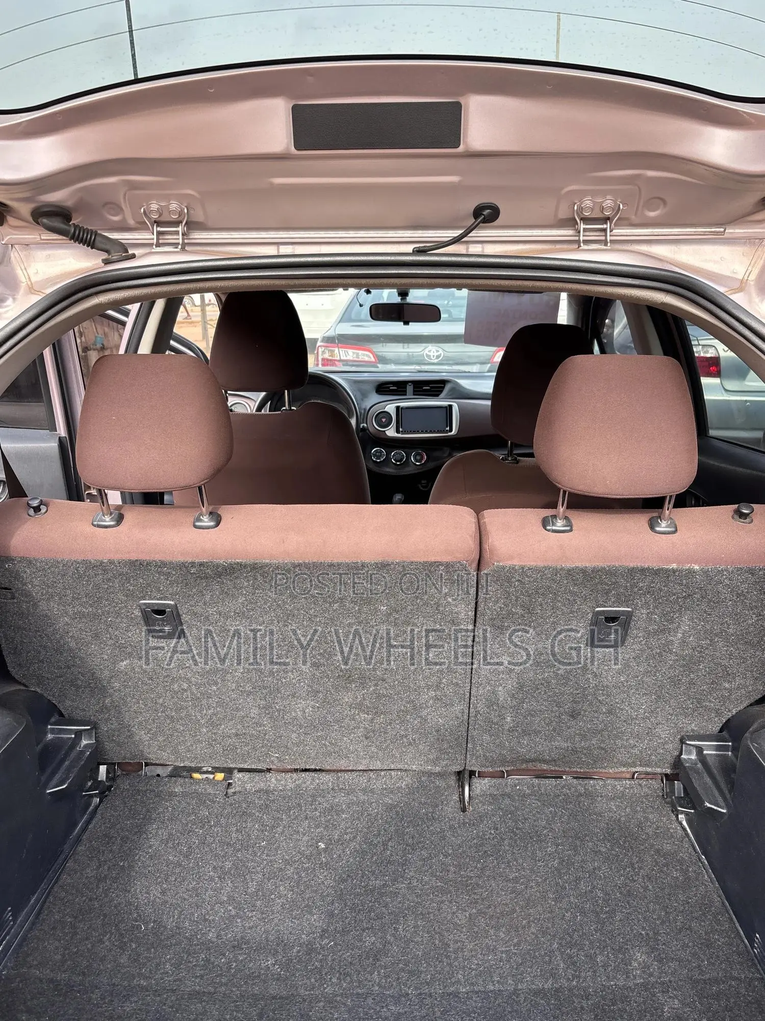 Toyota Vitz 1.3 FWD 5dr 2012 Gray