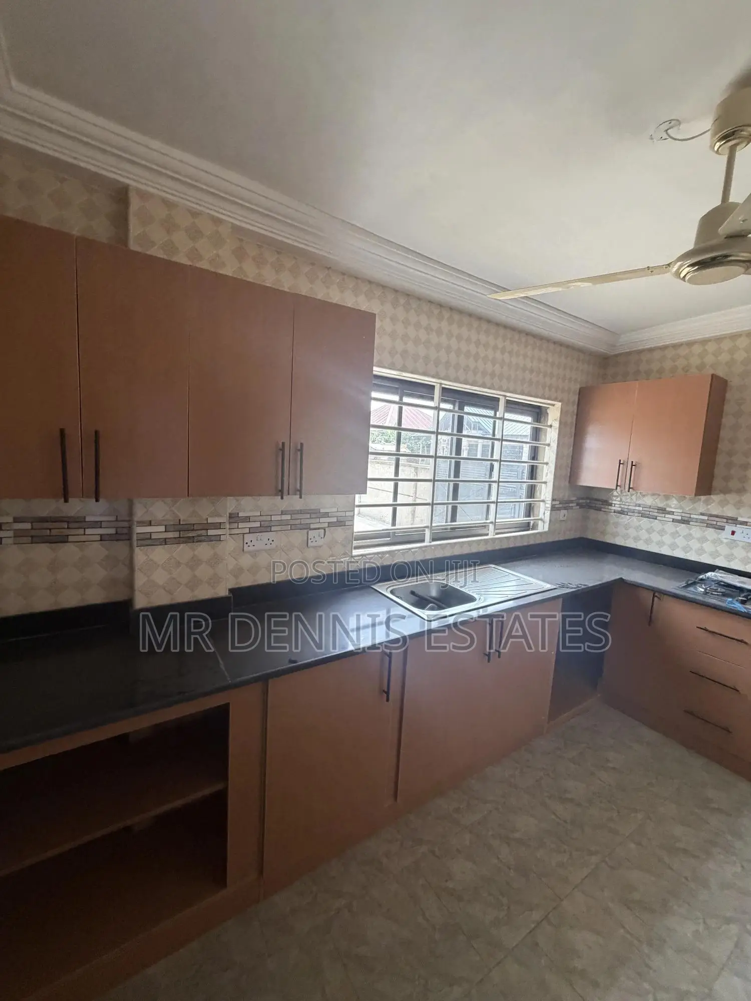 3bdrm Apartment in Westhills Mall for rent