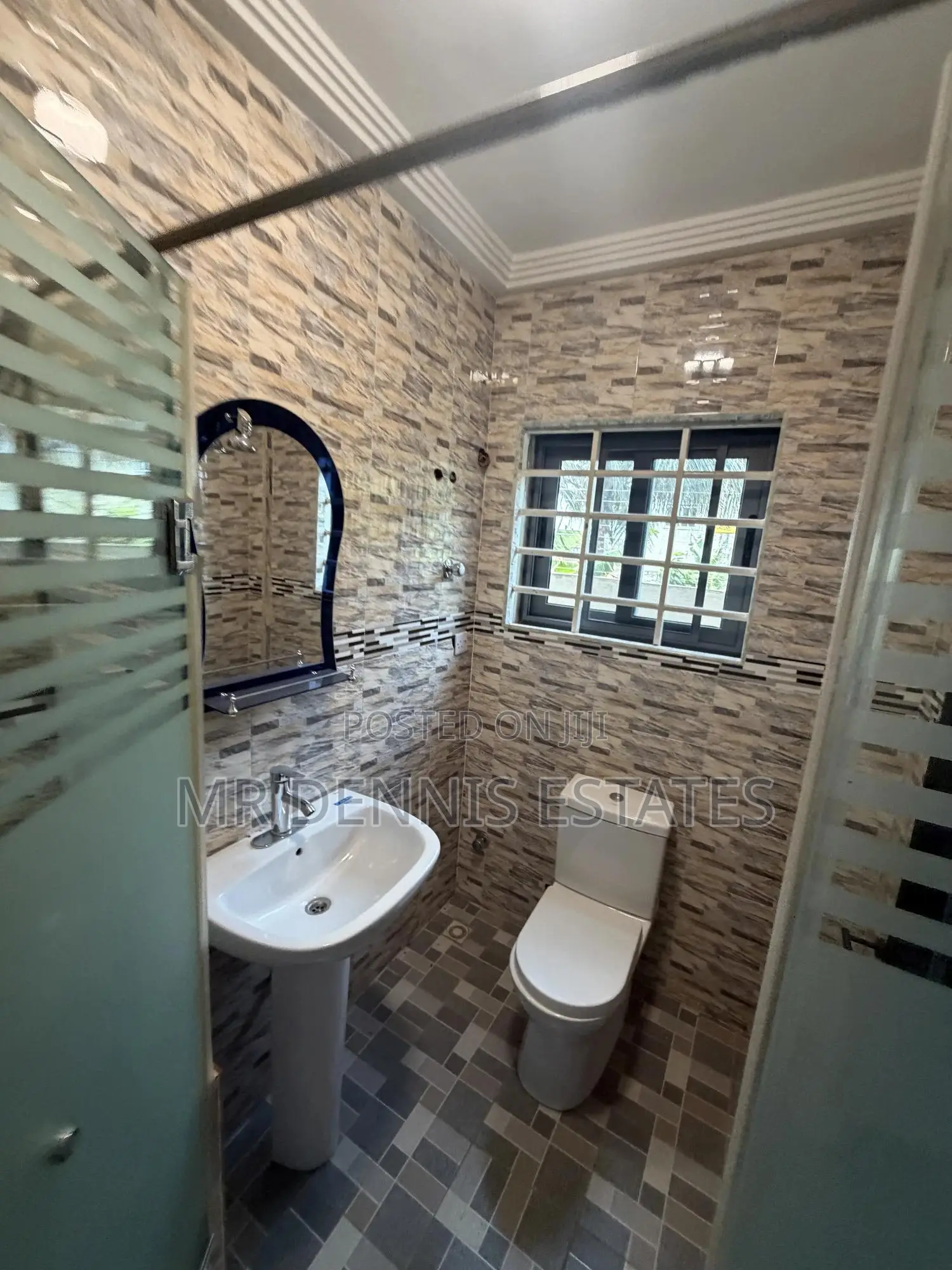 3bdrm Apartment in Westhills Mall for rent