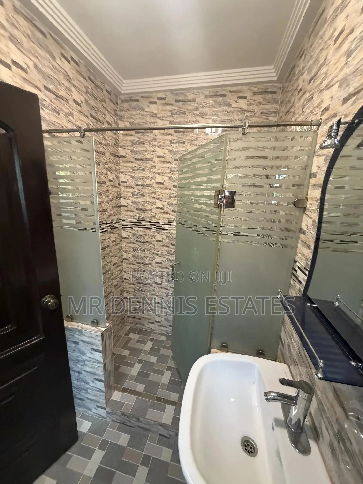 3bdrm Apartment in Westhills Mall for rent