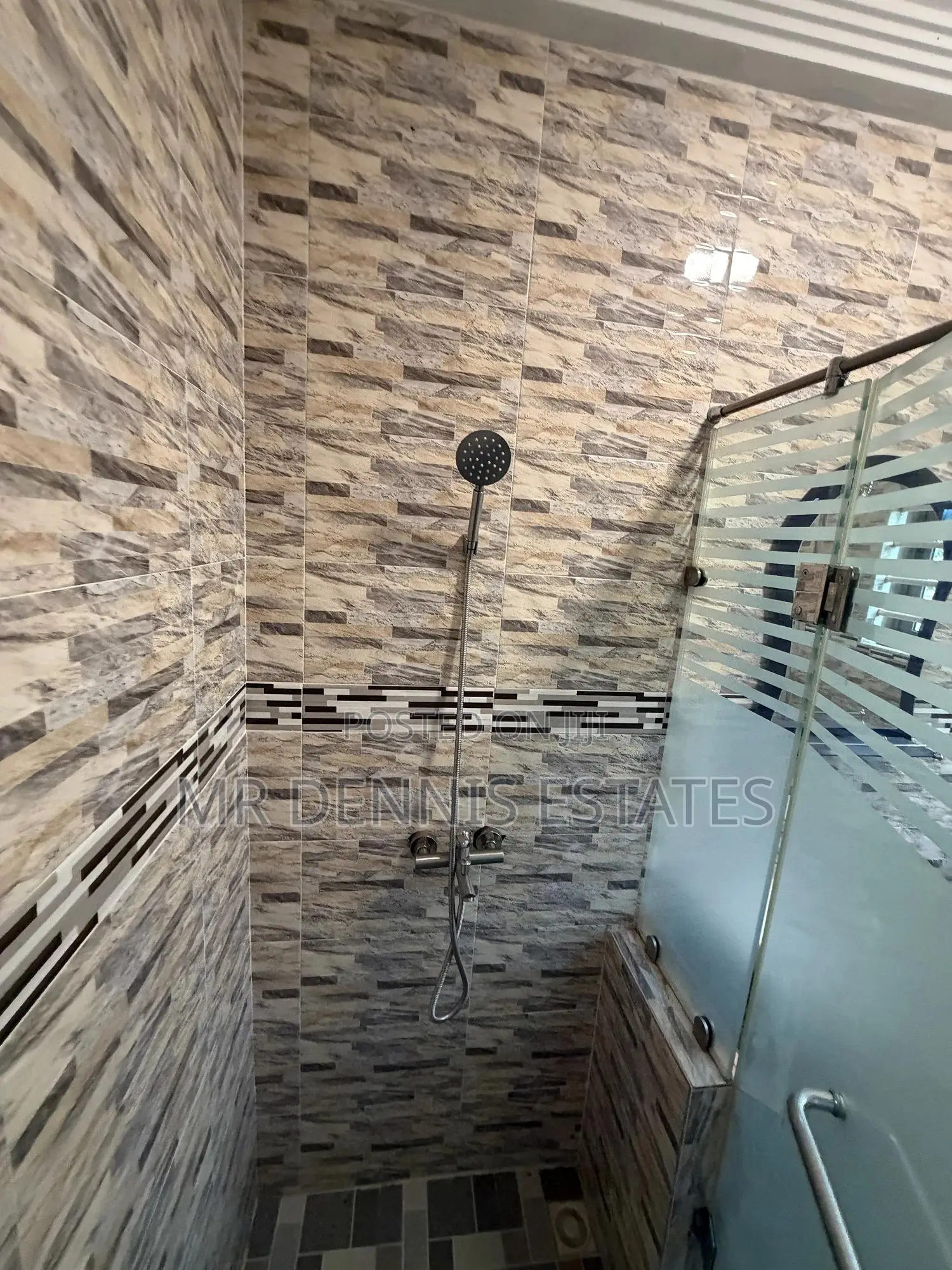 3bdrm Apartment in Westhills Mall for rent