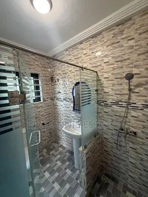 3bdrm Apartment in Westhills Mall for rent
