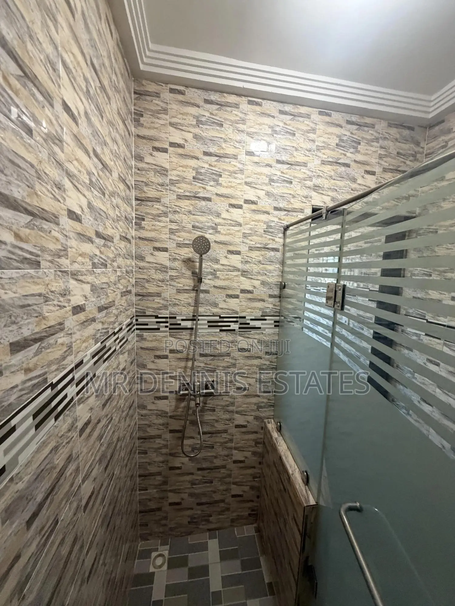 3bdrm Apartment in Westhills Mall for rent